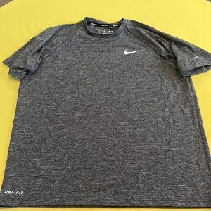 Nike swim men's size med tshirt. Dk gray